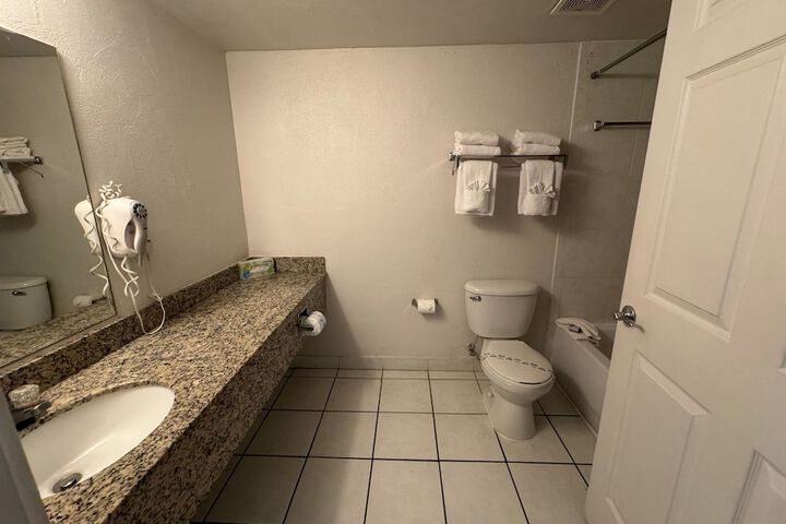 Room 32 of 65