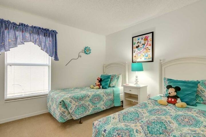 Private Pool in Gated Resort! 4 Bedroom Home by RedAwning