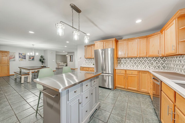Lake Mary View: Pickleball Paradise Penthouse Unit