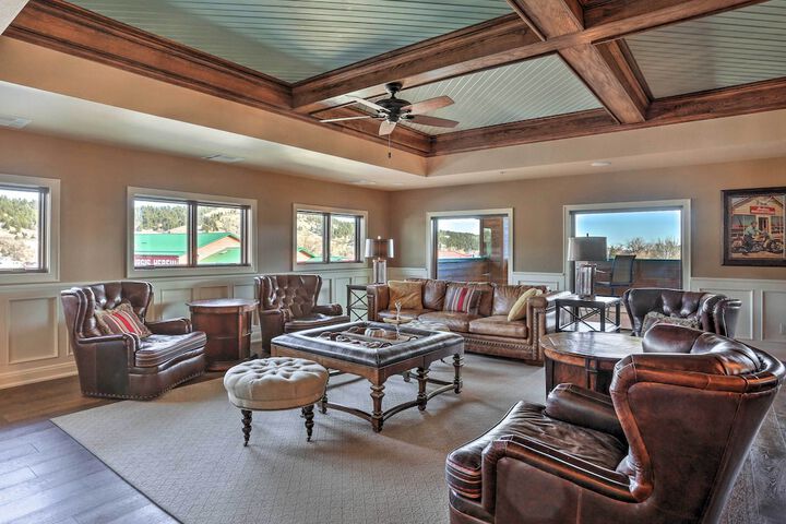 Main Street Strugis Apt w / High-end Features