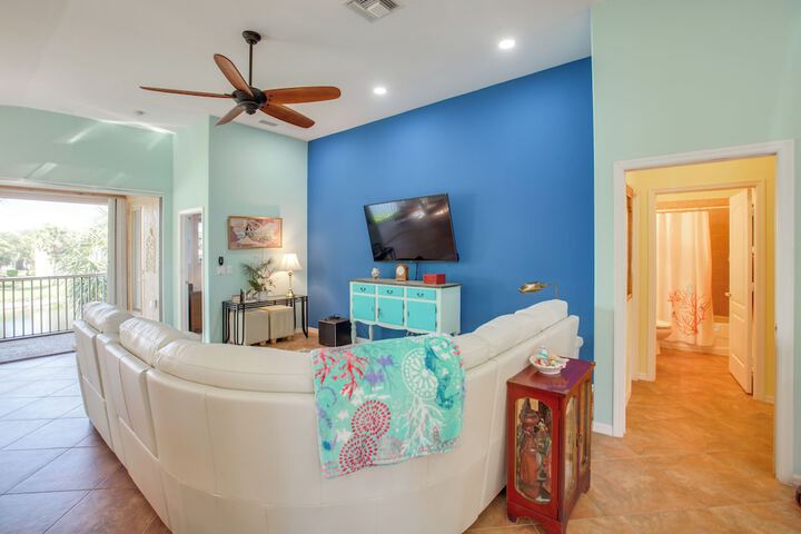 3 Mi to Dtwn Fort Myers: Condo w / Pool & Hot Tub