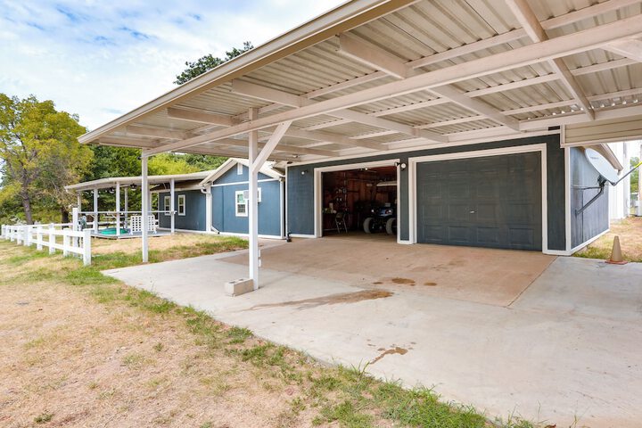 Kingston Cabin Rental: Walk to Lake Texoma Beaches