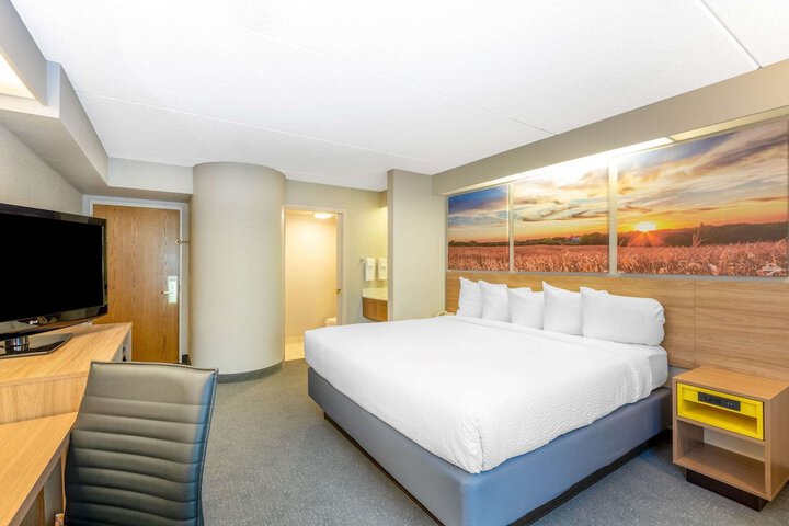 Room 15 of 36