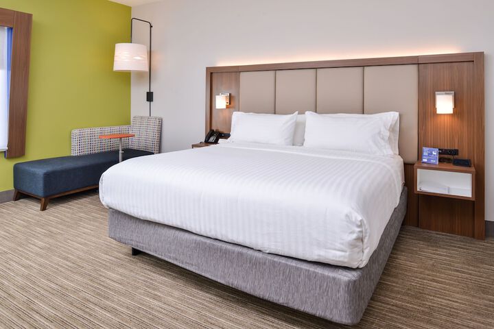 Room 43 of 64