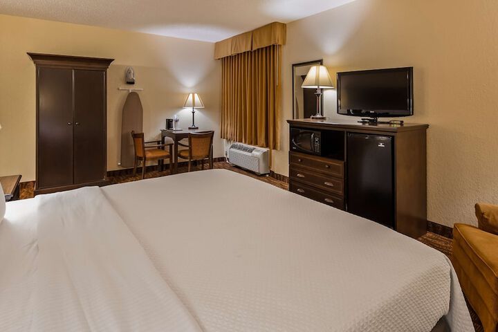 Room 8 of 40