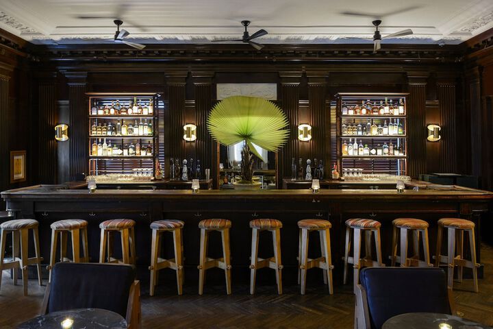 Lounge 81 of 102