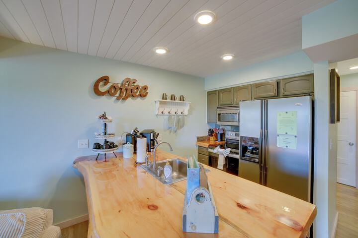 Unwind Fireside: Ozark Mtn Condo w / Resort Perks!
