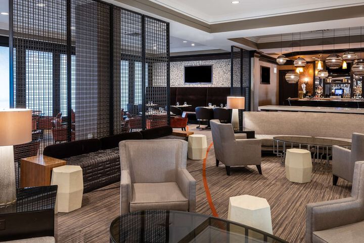 Lounge 43 of 53