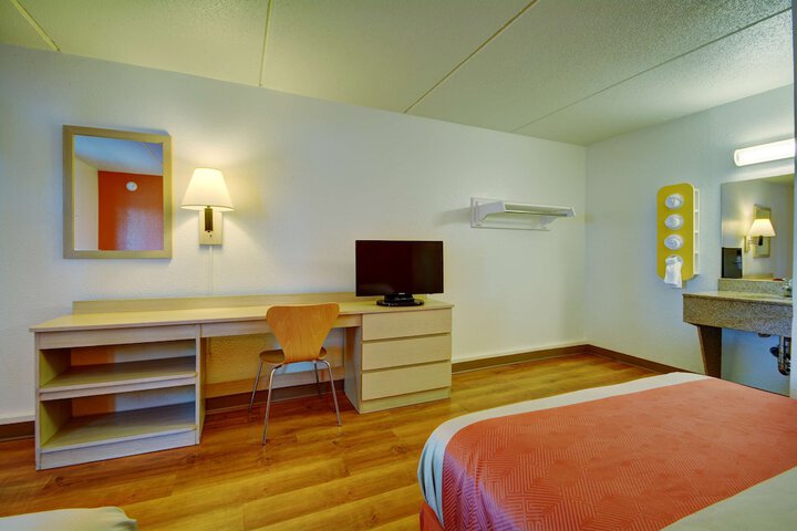 Room 14 of 26