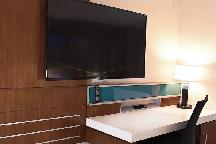 Room 11 of 28