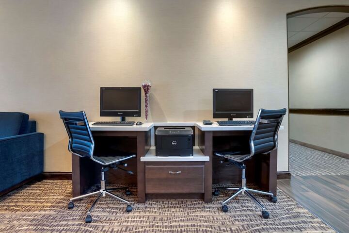 Business Center 29 of 32