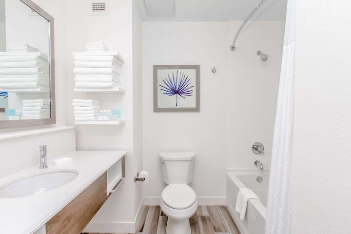 Hampton Inn & Suites Panama City Beach-Beachfront