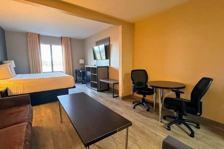 Super 8 by Wyndham Pennsville / Wilmington