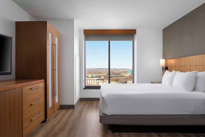 Room 25 of 39