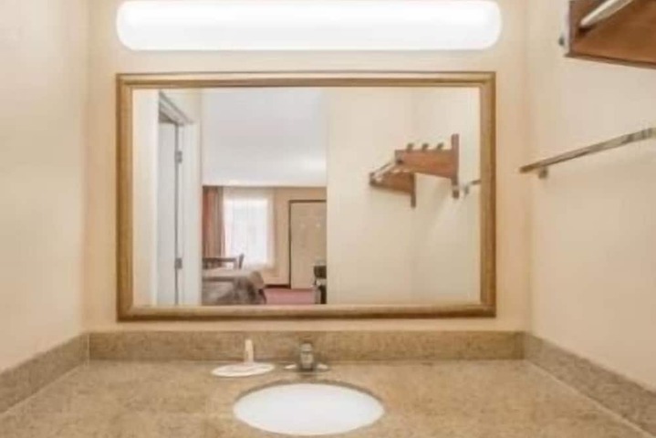 Room 9 of 17