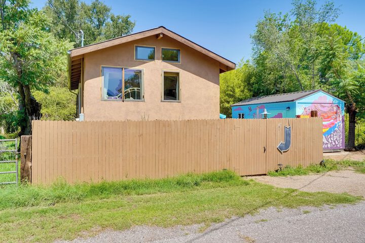 Pet-friendly Patagonia Apt 12 Mi to Wineries!