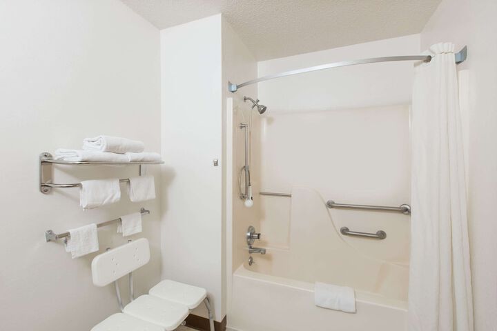 Room 12 of 16