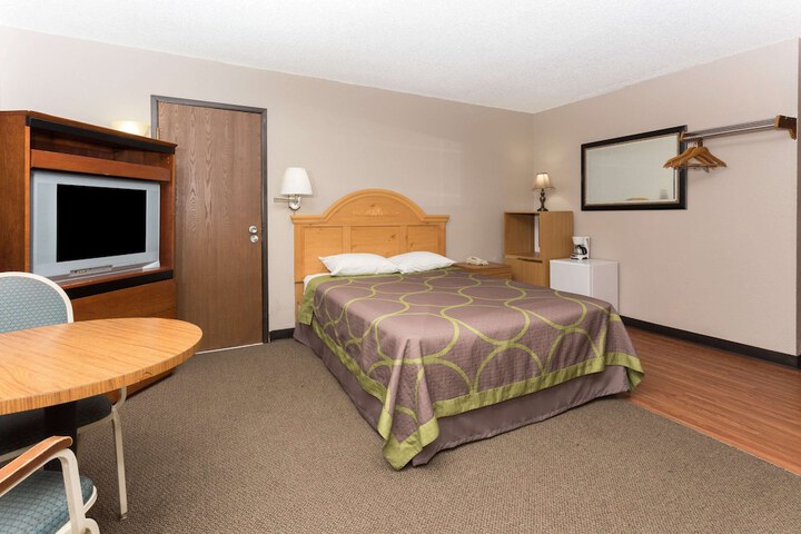 Room 13 of 14
