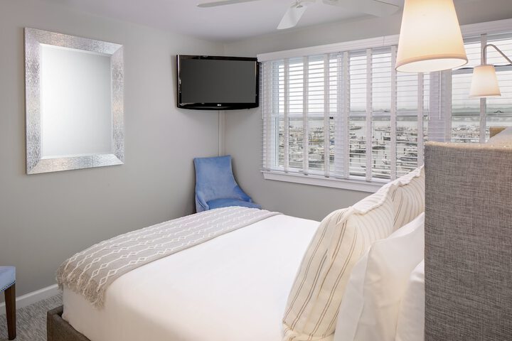 Room 16 of 37