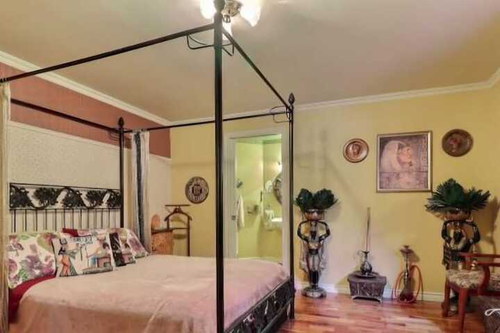 Room 5 of 32