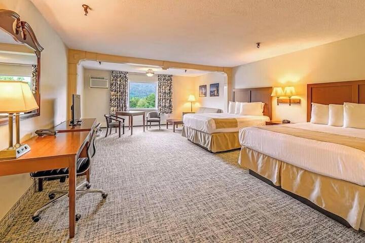 Town and Country Inn & Resort
