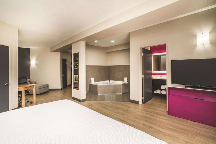 Room 21 of 40