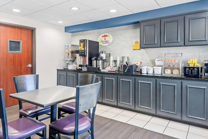 Super 8 by Wyndham Weatherford