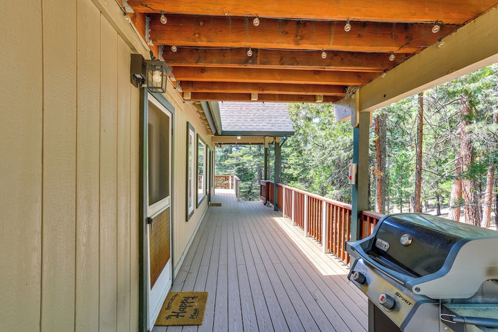 Pet-friendly California Cabin w / Beach Access