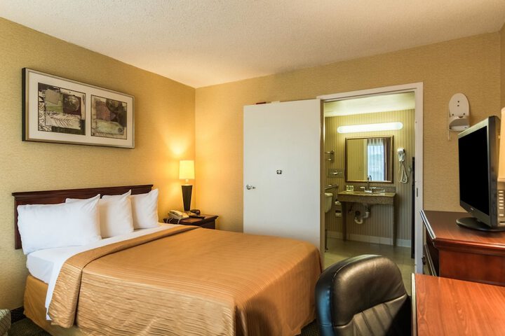 Room 17 of 48