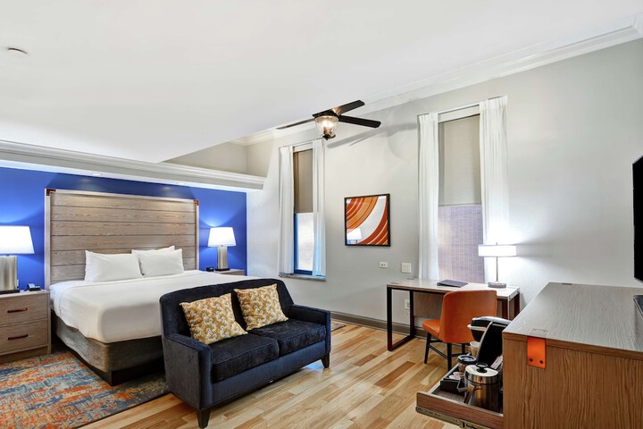 Room 17 of 60