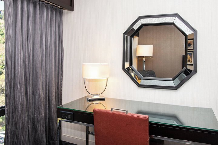 Room 11 of 114