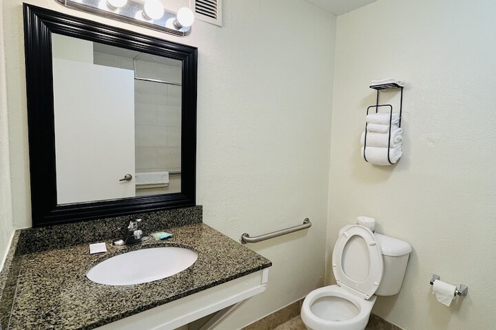 Room 25 of 26
