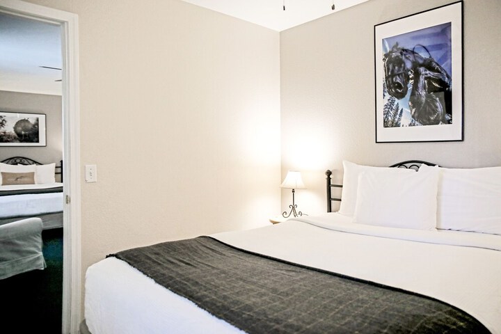 Room 51 of 100