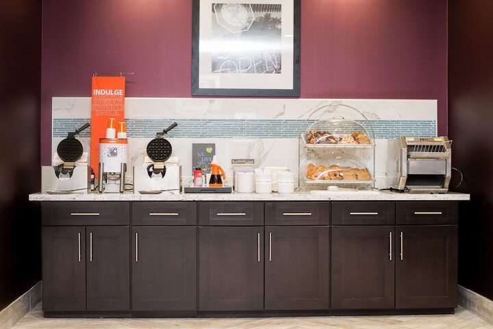 Breakfast/Coffee Service 40 of 46