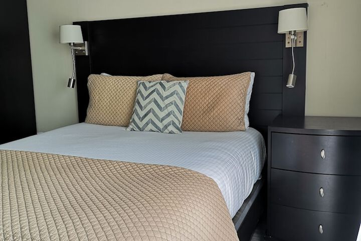 Room 14 of 16