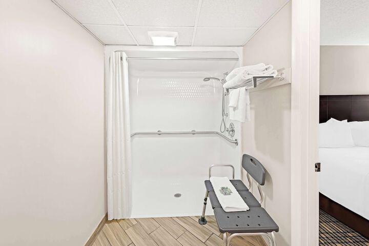 Room 7 of 36