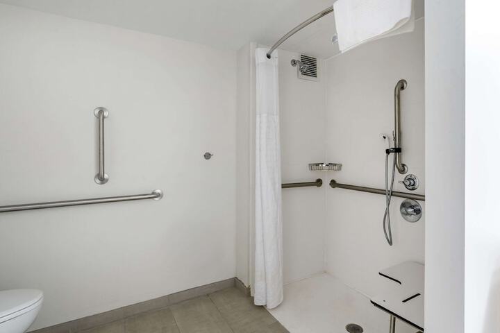 Room 20 of 36