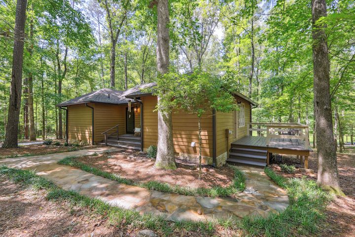 Lakefront Hamilton Cabin w / Dock & Fire Pit!