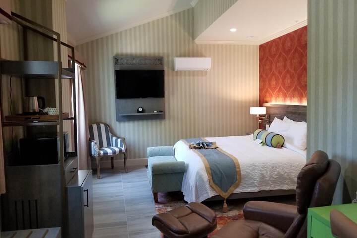 Room 9 of 28