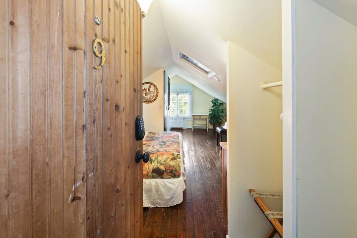 Room 30 of 61