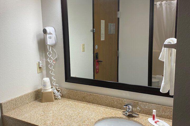 Super 8 by Wyndham Independence IA