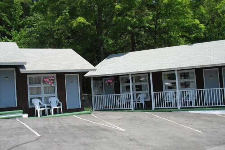 Pinebrook Motel