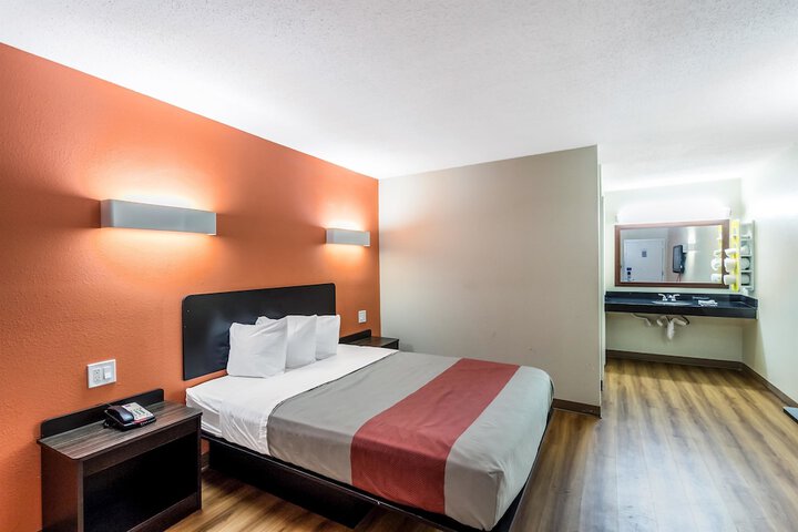 Room 14 of 35