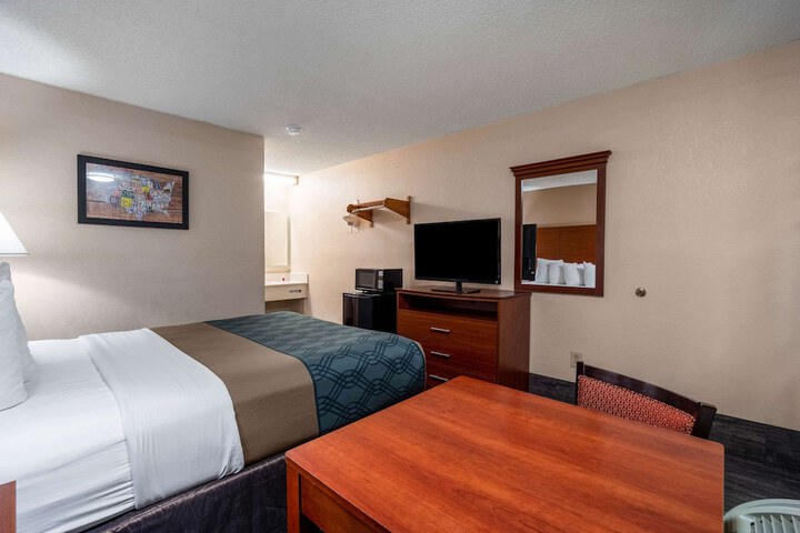 Room 16 of 37