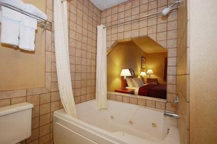 Room 21 of 32
