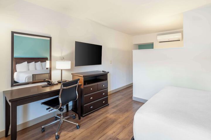 Room 10 of 38