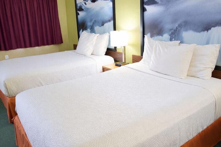 Super 8 by Wyndham Antigo