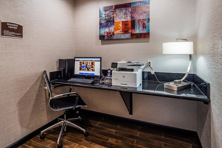 Business Center 32 of 32