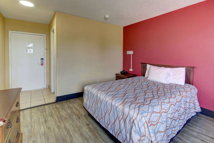 Room 8 of 26