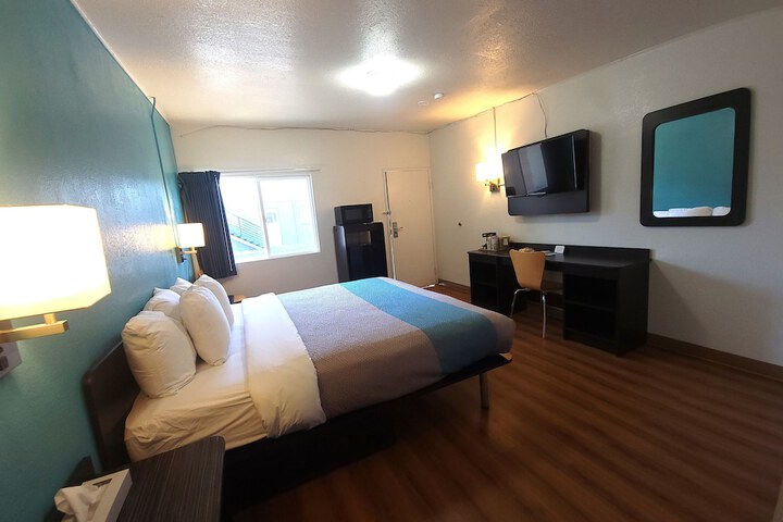 Room 9 of 19